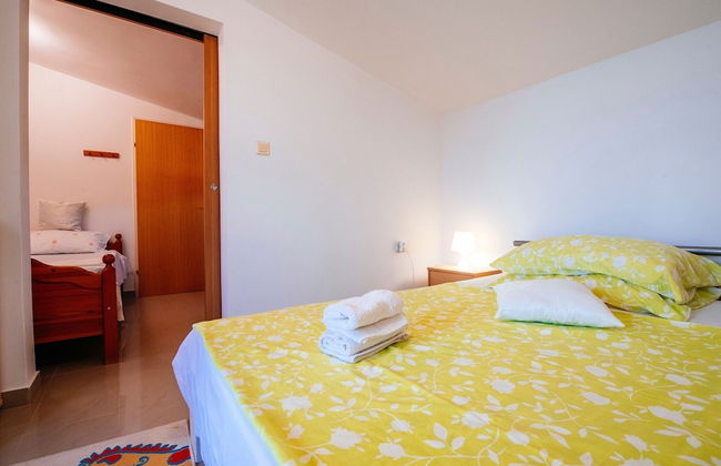 Beautiful Holiday Home in Maslenica Near Beach" - Foto 10