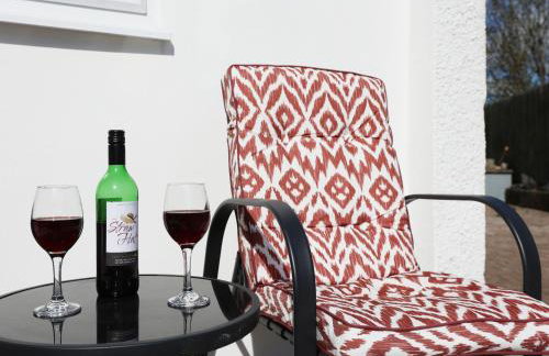 Comfortable Studio Apartment By N And N Stays Ltd, Peaceful Area Close to Cardiff Bay and Access Training Centre, Private Parking and Fast Wifi - Foto 24