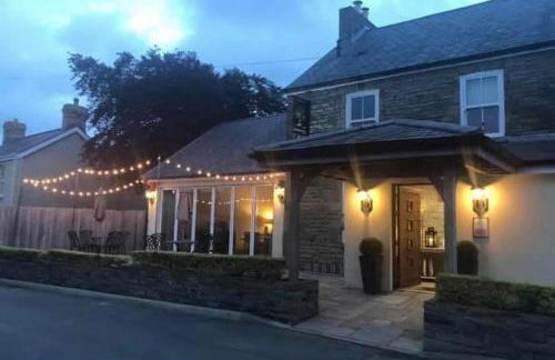 Lodge with Jacuzzi Hot Tub at The Waun Wyllt - Foto 10