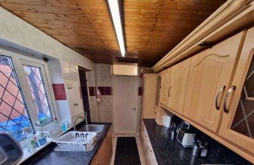 3 Bedroom House Ideal for Work Family Short or Long Term Stays Easy Access to Manchester Oldham Halifax Bury - Foto 31