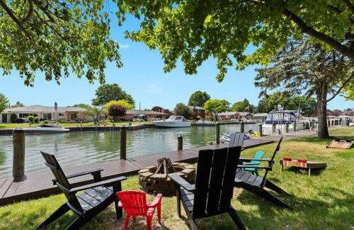 NEW! 4BR I Indoor Pool on the Bay in Boat Town USA - Foto 18