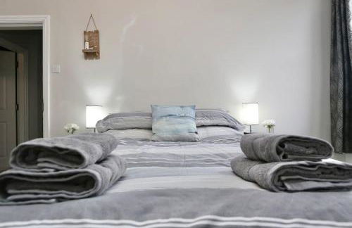 The Hot Tub Townhouse by Holiday Heim - Photo 22