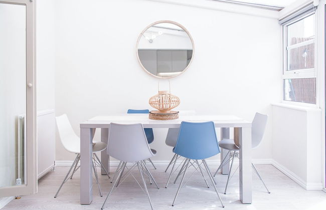 Stunning Townhouse with Large Garden - Photo 38