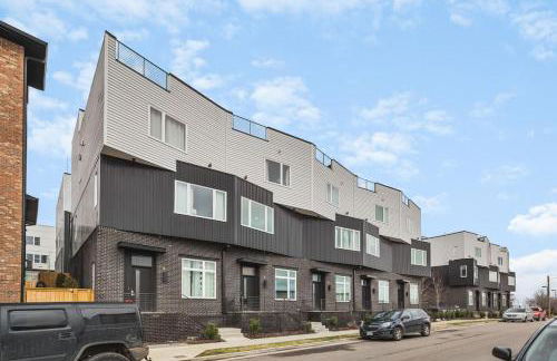 Home with Rooftop Deck & Garage, 2 miles to Downtown Broadway - Foto 46