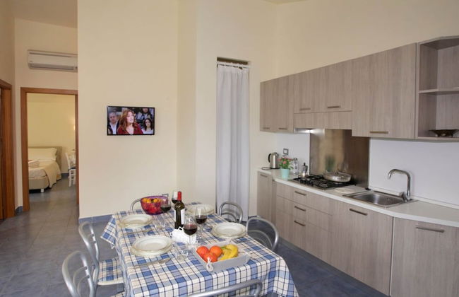 Villa with Salt Water & Heated Pool & Hot Tub near sea - Foto 9