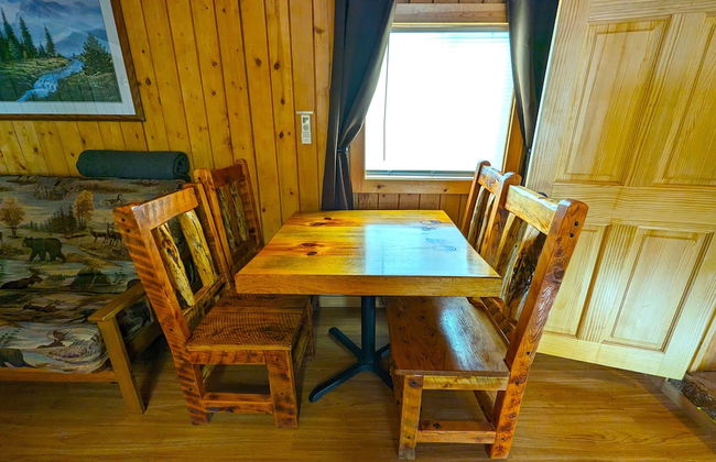 Yellowstone's Treasure Cabins - Photo 78