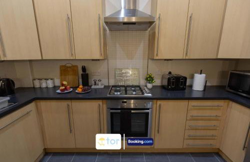 Large 2 Bedroom Apartment By The One Retreats Short Lets & Serviced Accommodation Horley Close To Gatwick Airport - Foto 39