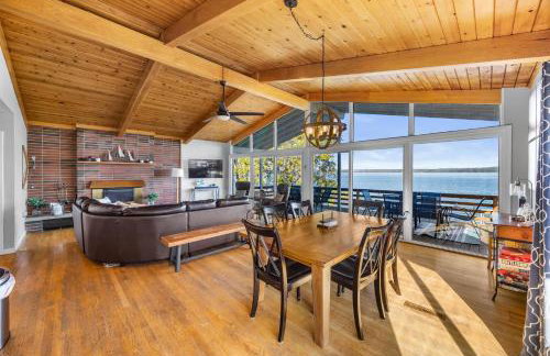 Waterfront retreat w/ wraparound deck & BBQ - Foto 35