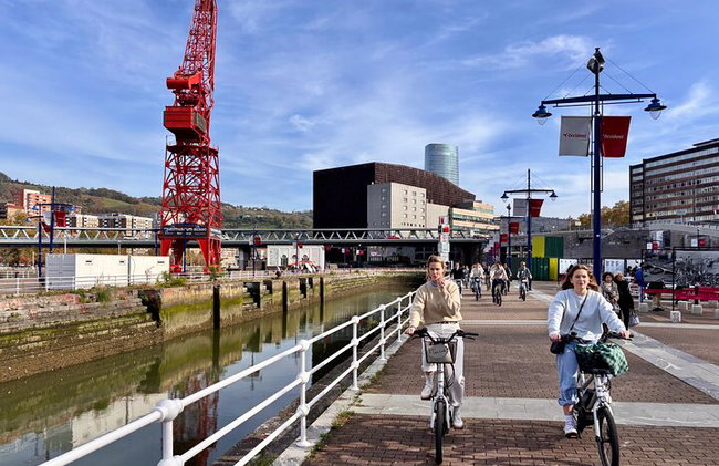 Bilbao Highlights Tour in E-Bike di 3 ore: tour per piccoli gruppi o privato - Foto 15
