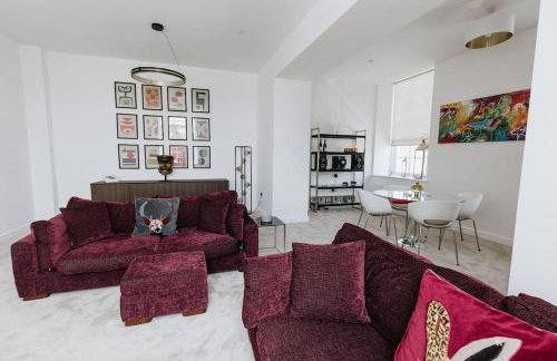 Grade II Mill Townhouse in Leeds with Free Parking which Sleeps 6 - Photo 9