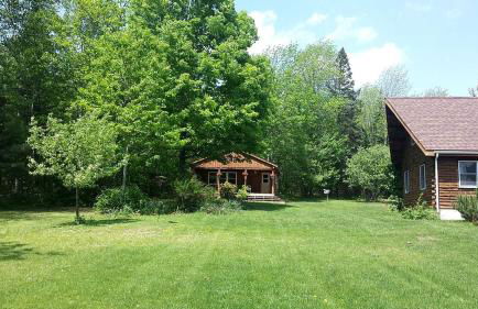 Charming Cabin Rental with Private Front Deck near Bangor, Maine - Foto 10