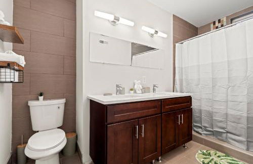 Luxury 3BR Rooftop Apartment Walk to MET and Metro - Foto 25