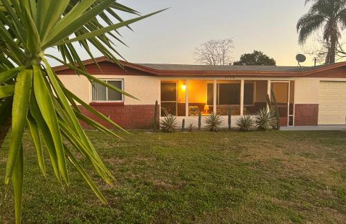 Private Tropical Waterfront Sanctuary w pool, hot tub & an island! Pet Friendly - Foto 72