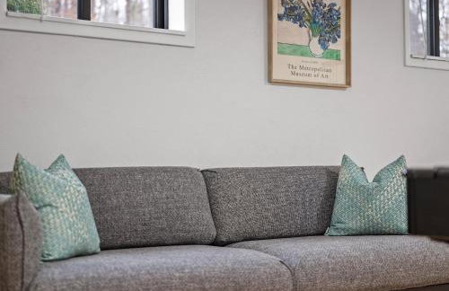 Stylish and Accessible Six Bedroom Home in Wexford/Pittsburg With Kids Amenities - Foto 42