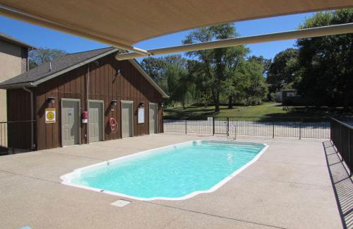 Lower Level Condo B-2 with Dock - Foto 27