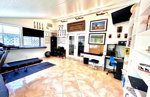 Artistic Retreat, King Suite with Private Balcony! - Foto 34