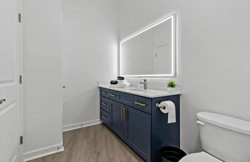 Spacious 2BD - 5 Min DT, Gym, Parking, W-D - Sleep 12 - Foto 25