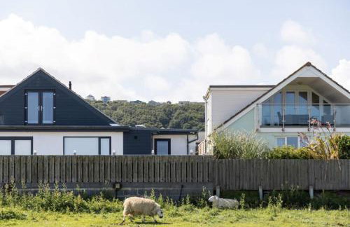 Luxury 4 bed beachside home with coastal views - Foto 51
