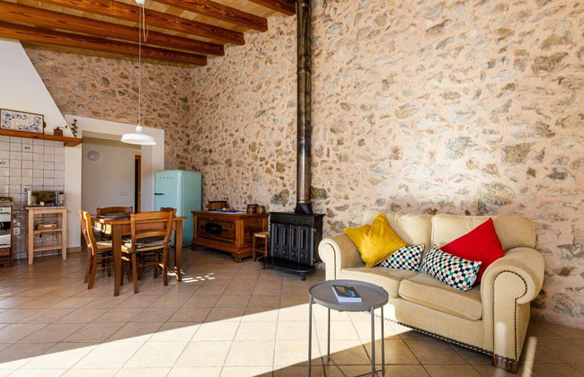 Charming Villa With Private Pool - Photo 12