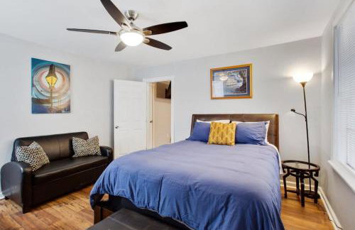 Captivating Conti Hideaway- Mid-City Perfection - Foto 15