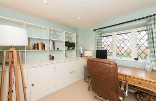 Luxurious Country House with Cinema Games Room - Pass the Keys - Photo 14