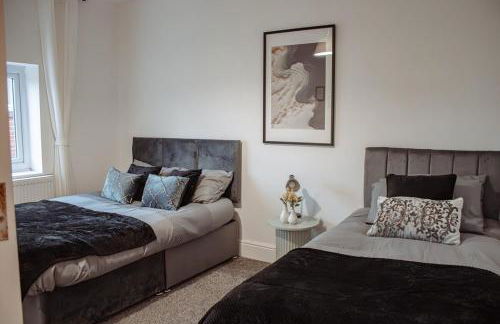 Spacious & Modern 8-Bed Home - Sleeps 13 - Parking - Foto 53