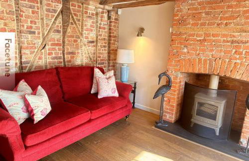 Charming Surrey Cottage perfect for Autumn or Winter gatherings - Photo 23