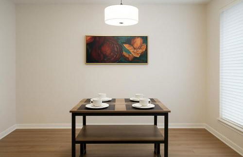 Majestic 2BR home in Houston with BBQ, Gym& Pool - Foto 9