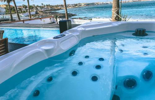 Villa Los Flamencos by Veaco- Beachfront & pool - Photo 45