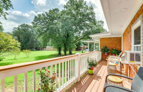 Charming Stone Mountain Studio Deck and No Steps - Foto 22