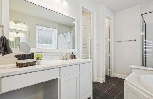 Brand New 5BD 4BA Luxury Vacation Home w Hot Tub - Foto 23