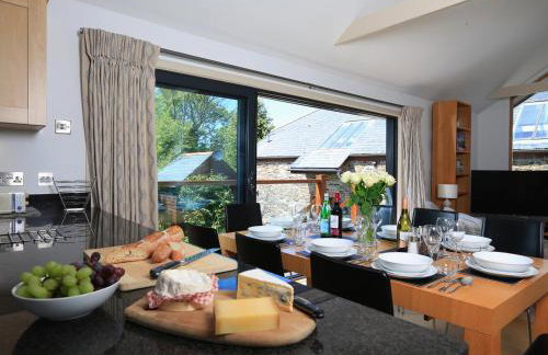 Courtyard Cottage - Photo 11