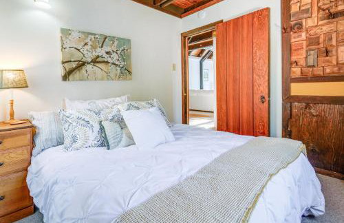 Serene Lakes Cabin with Deck Dog Friendly! - Foto 11