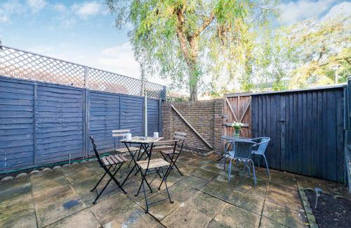 Arte Stays - 3-Bedroom Bright House London, Haggerston, Garden, Parking, 8 min walk to Haggerston Station, weekly or monthly stays, serviced accommodation - 7 guests - Foto 32