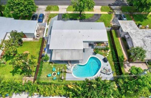 Eagle's Way with Firepit Heated Pool and Sunroom Near BEACH - Foto 51