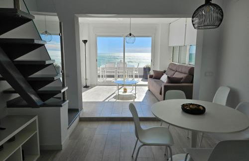 FANTÁSTICO DÚPLEX CON VISTAS IMPRESIONANTES AL MAR - Photo 2