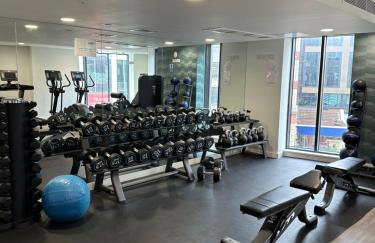 Cozy City Centre Apartment with Free Gym and Free Coffee - Photo 11