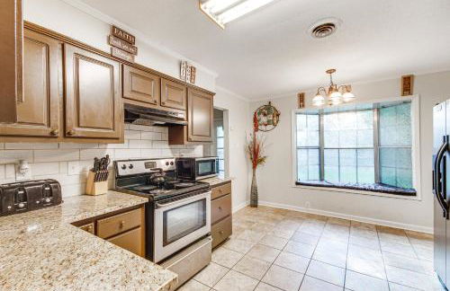 Jackson Home with Patio, 2 Grills and Ping-Pong Table! - Foto 9