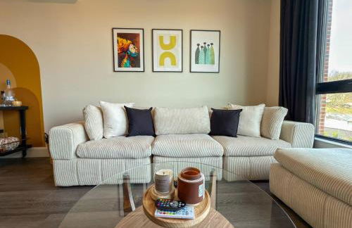 Luxury Stay Near NYC | Full Access to Amenities - Photo 2