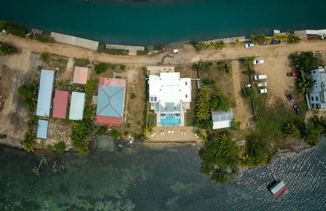 Spacious 4-bed Villa in Placencia Village w Pool - Foto 48