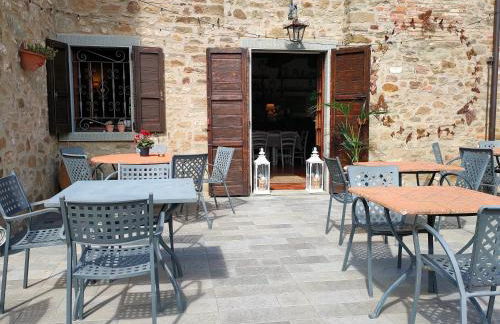 Spacious Apartment in Lisciano Niccone with Mountain View - Photo 2