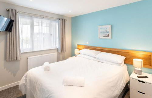 Seaside 3BD Retreat with Balcony & Stunning Views - Foto 11