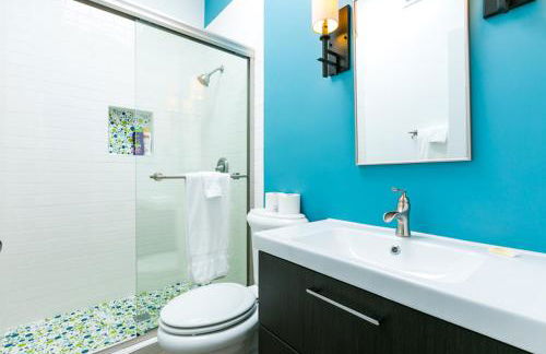 Shores Perfection - Spa, AC, Pet Friendly, Parking, Fire Pit & Massive Private Yard! - Foto 19