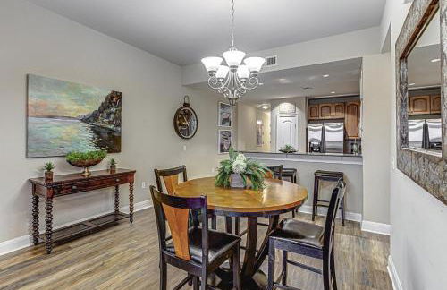 Chic 2BD with Balcony Pool Hot Tub & Marina Views - Foto 13