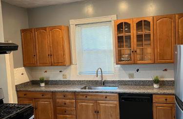 Quiet Two Bedroom in Convenient Location - Foto 7