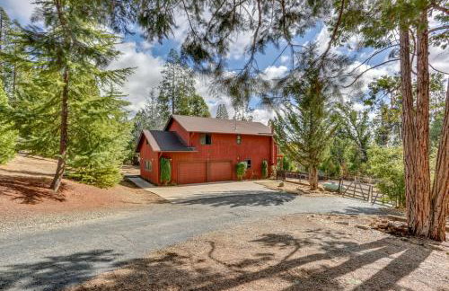 Pet-Friendly Escape w/ Game Room & Fire Pit! - Foto 32