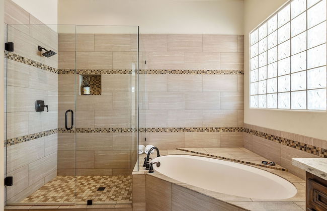 Restorative Oasis Ranch w Pool Spa - Photo 21