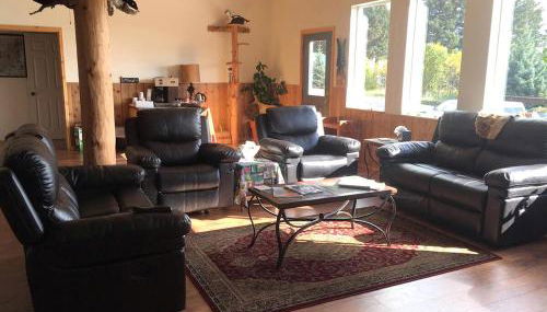 Rustic Room Rental in a Lodge for a Fishing Vacation on Kodiak Island, Alaska - Foto 4