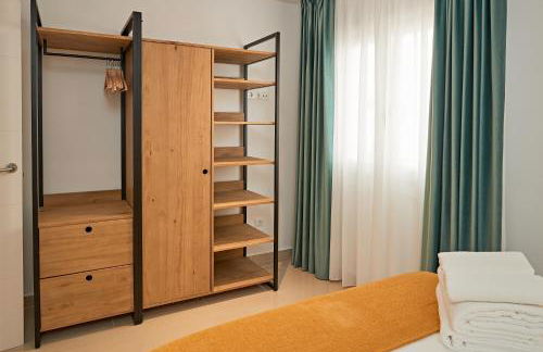 Charming Patio Villa With Private Pool - 6BR - In The Heart of Playa den Bossa - Walk To Ushuaïa, Hi & The Beach! - Photo 12