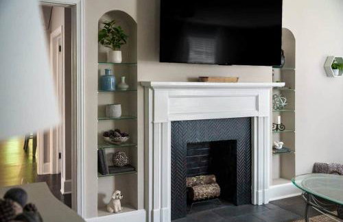 Quaint house, king bed 2min from down town - Photo 11